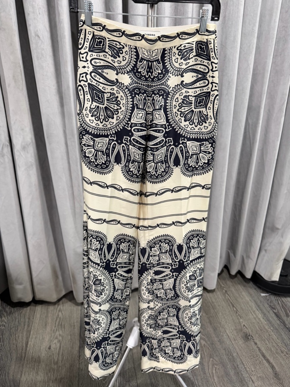 Sandro NWOT
Women’s Patterned Floaty Trousers - Picture 3 of 3